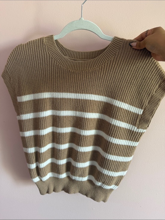 Marshalls Sweaters - Marshalls Tan and White Striped Sleeveless Crewneck Sweater